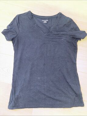 Amazon Essentials Women's V-Neck Short Sleeve Tee - Black